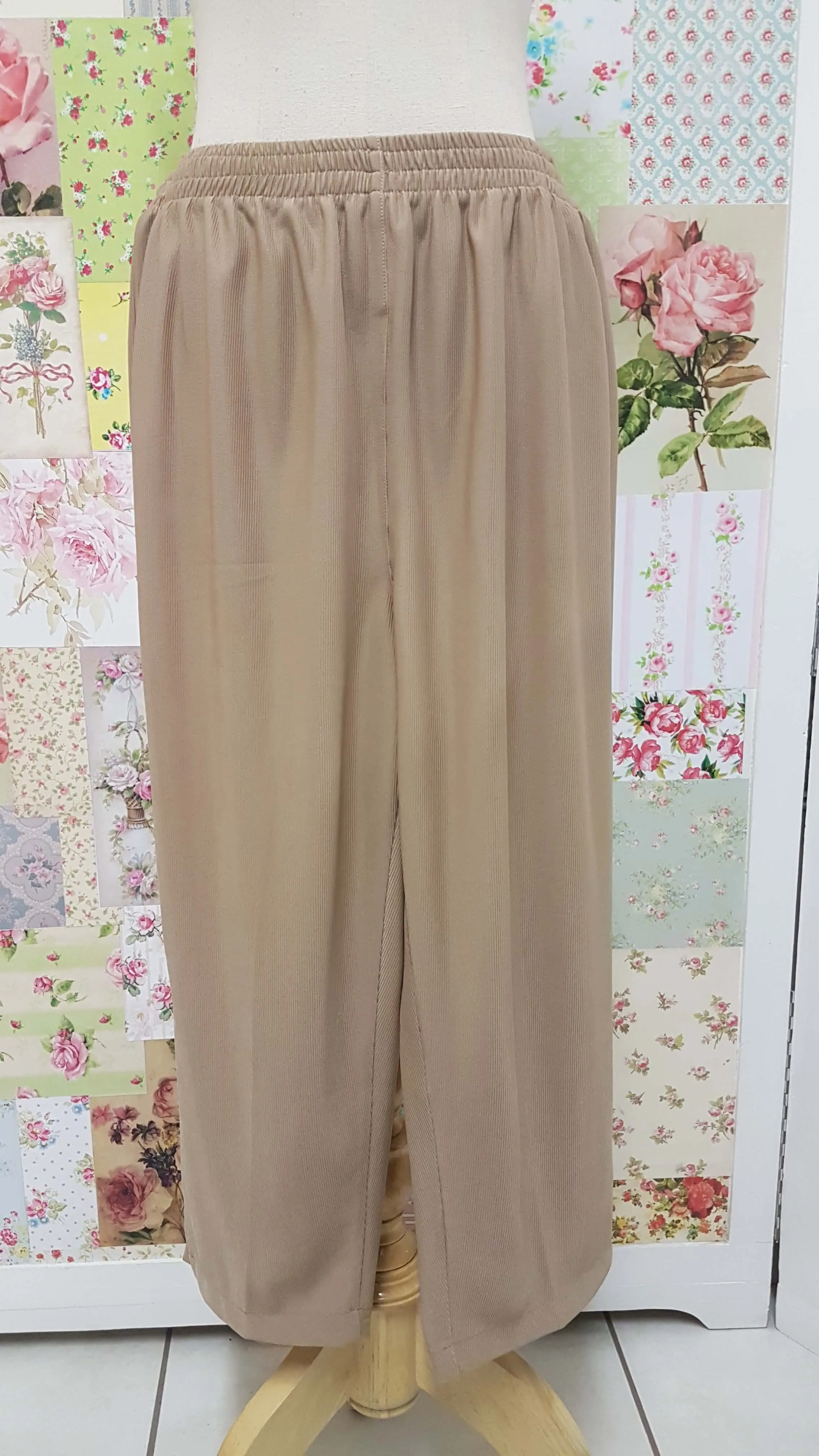 3/4 Stone Pants BK0388