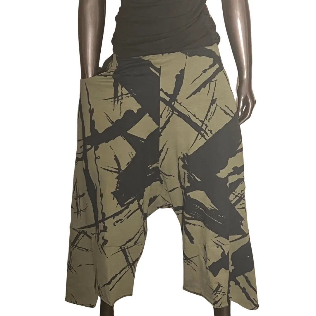 Abstract 3/4 Open Leg Green Pant