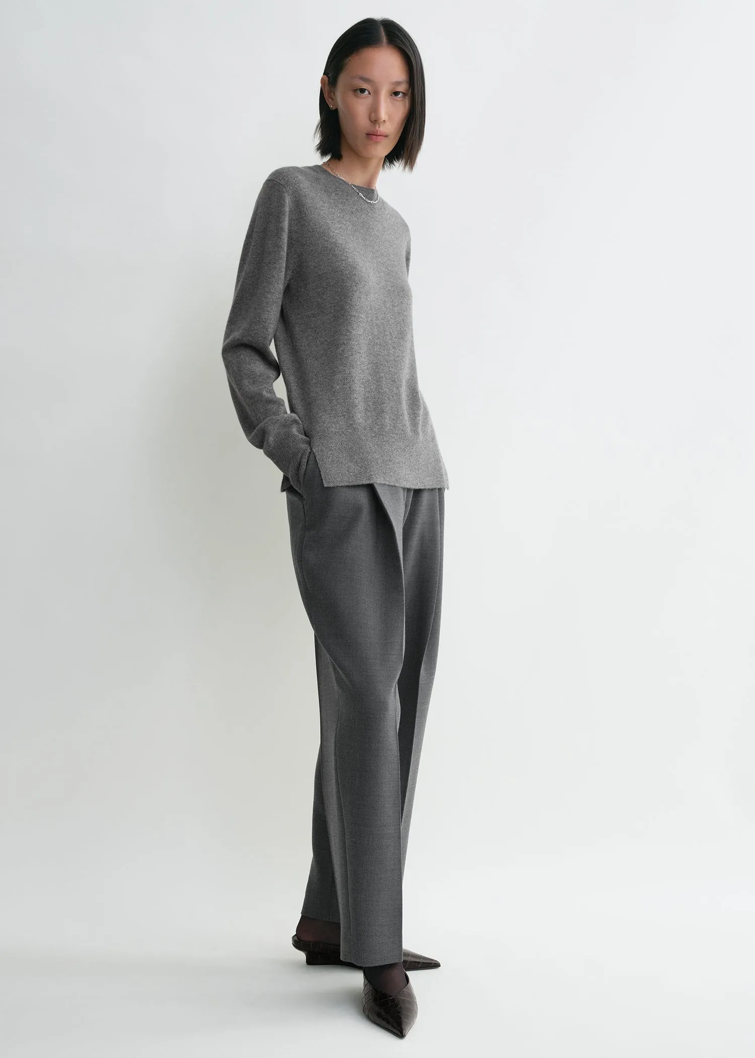 Crew-neck cashmere knit grey